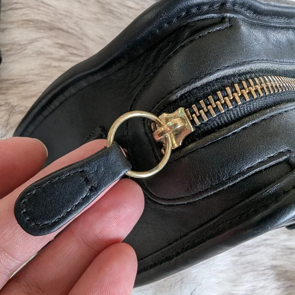 Vintage Coach Black Leather Crossbody Bag - Picture 8 of 14